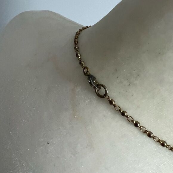 Long pink faceted stone crystal pendant boho necklace on a gold tone chain - Picture 5 of 5